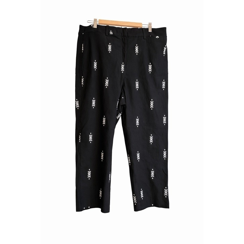 NWT Lane Bryant Black Floral Embroidered Capri Pants Size 18 Stretch MSRP $80